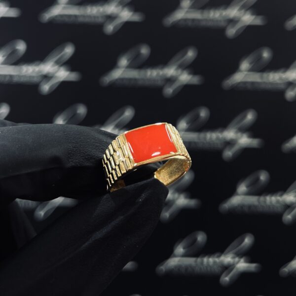 Cachet ring