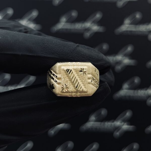 Cachet ring met diamond cut