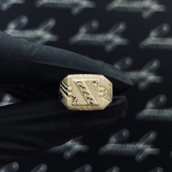 Cachet ring met diamond cut