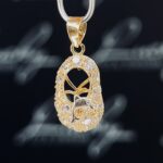 Schoen hanger met zirkonia stenen