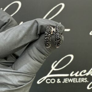 Zilveren oorbellen zwart