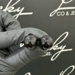 Zilveren oorbellen zwart